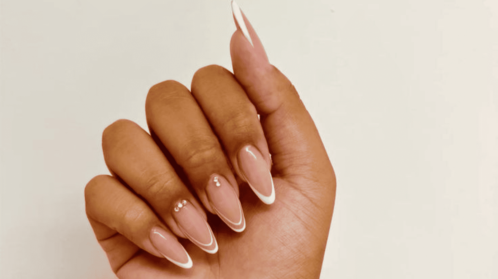 unhas almond